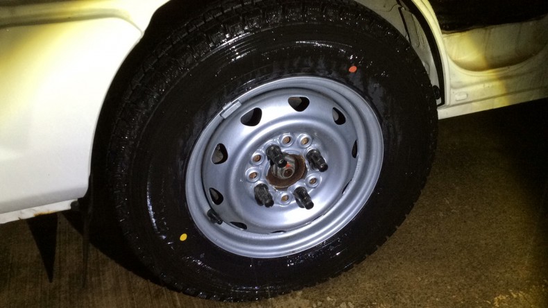 タイヤホイール前