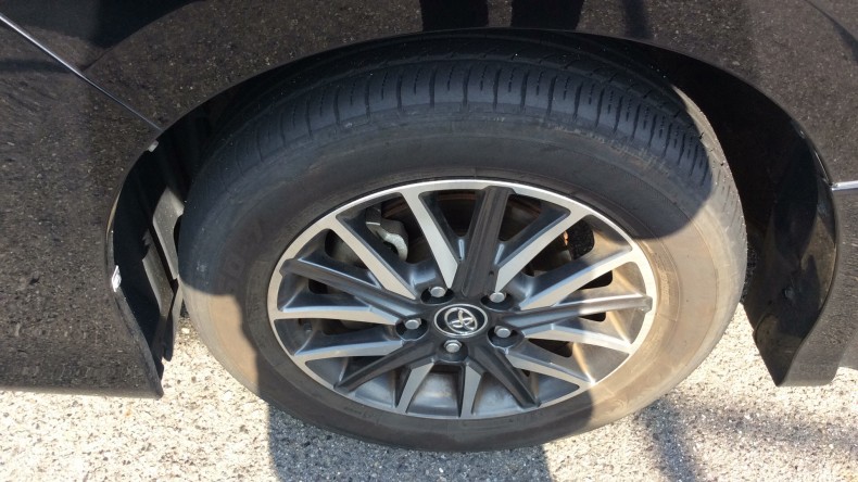 タイヤホイール前