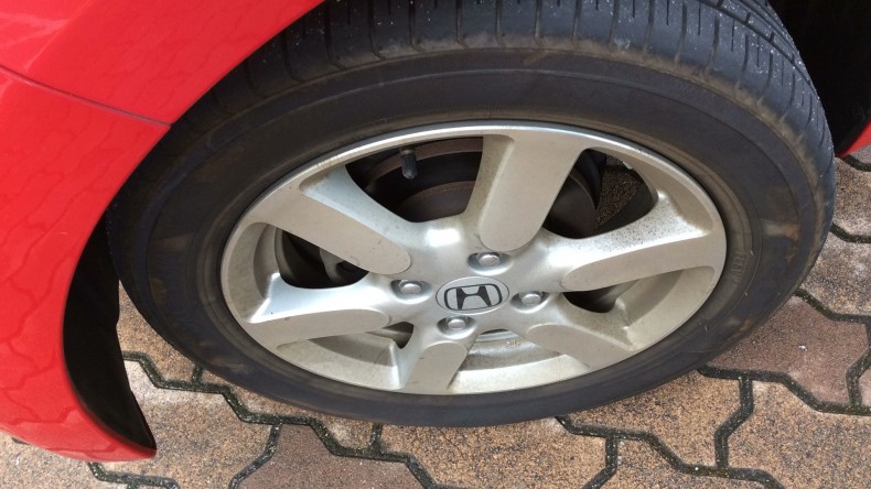 タイヤホイール前