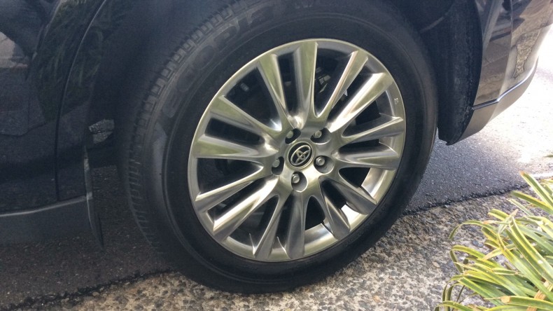 タイヤホイール前