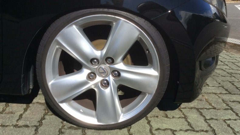 タイヤホイール前