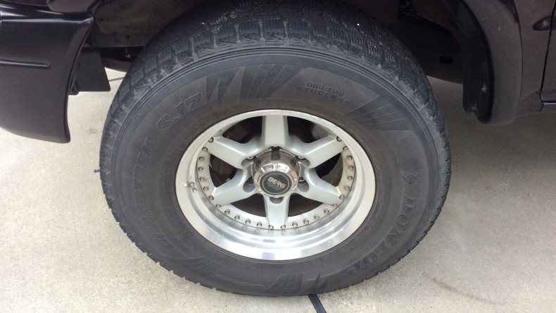 タイヤホイール前