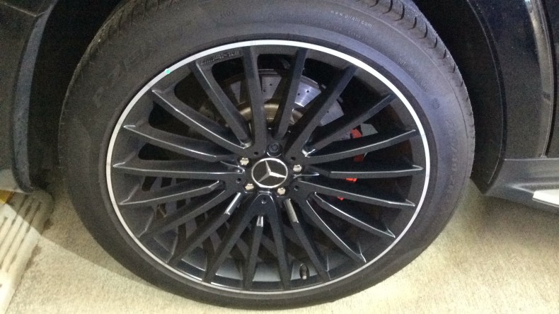 タイヤホイール前