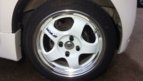 タイヤホイール前