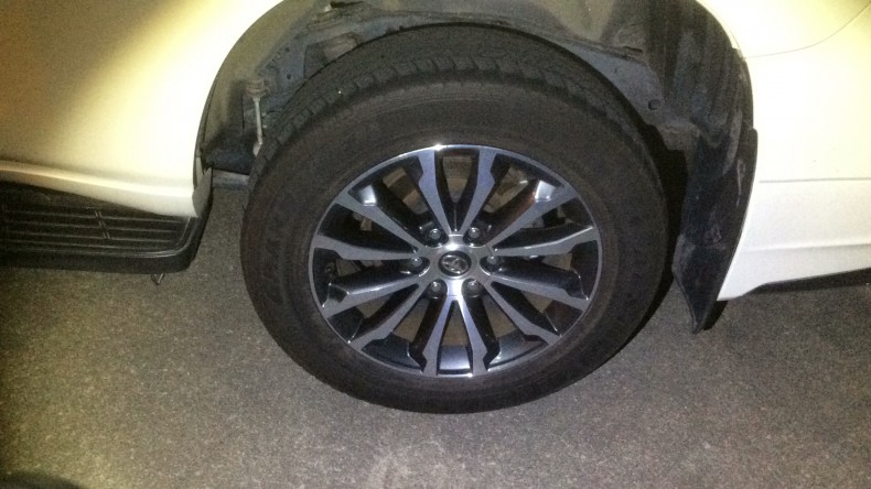 タイヤホイール前