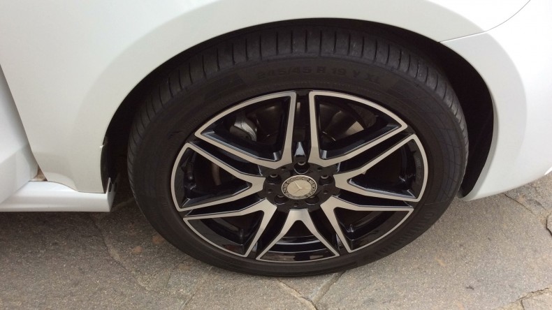 タイヤホイール前