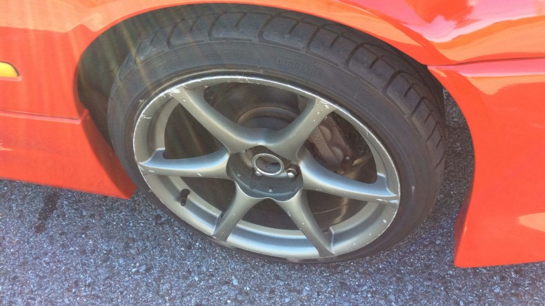 タイヤホイール前