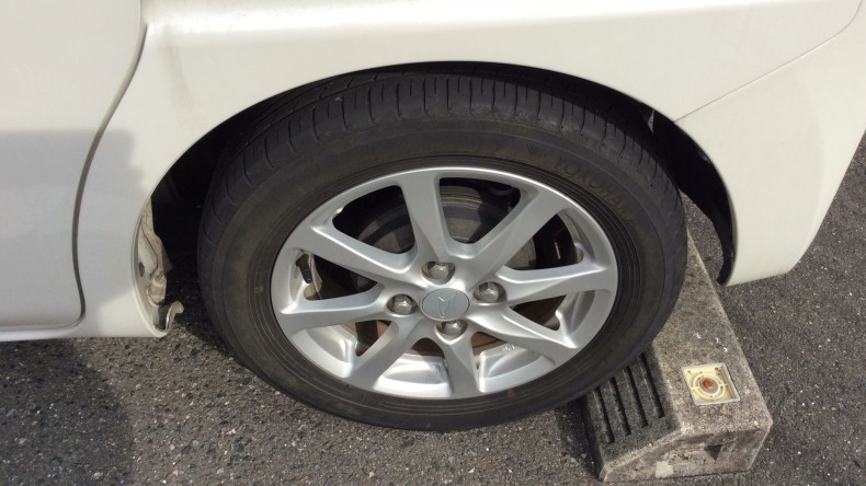 タイヤホイール前