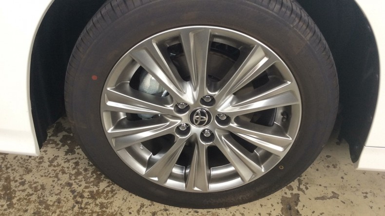 タイヤホイール前