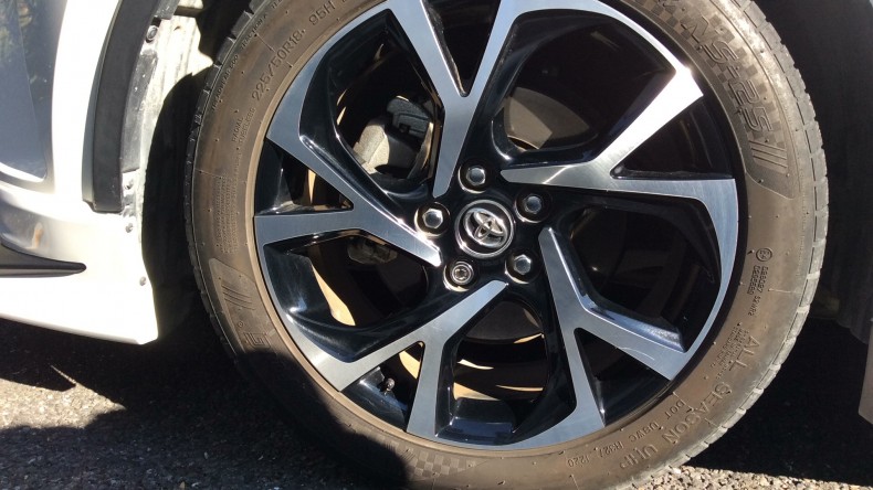 タイヤホイール前