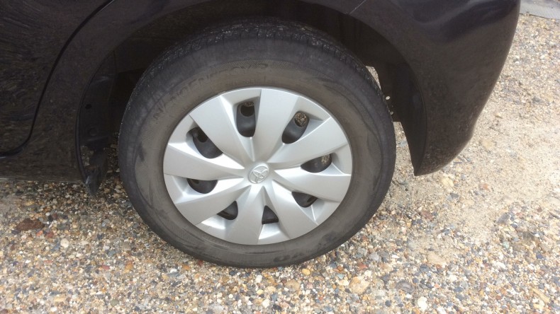 タイヤホイール前