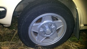 タイヤホイール前