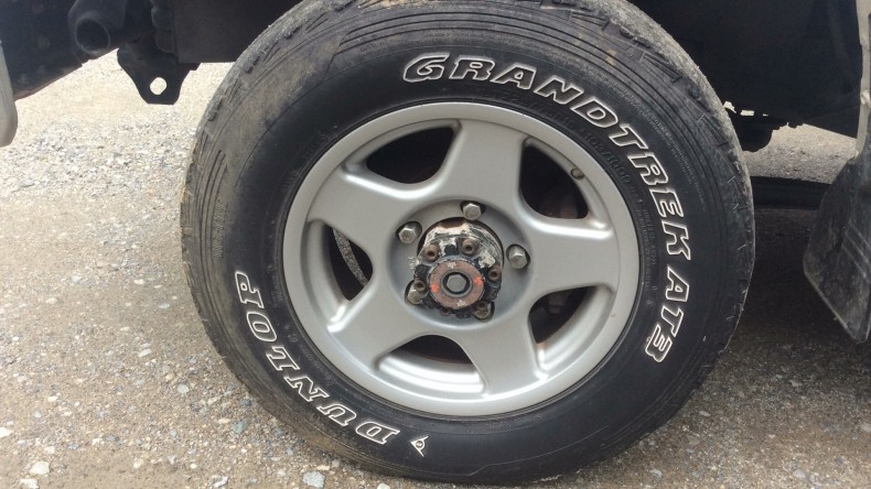 タイヤホイール前