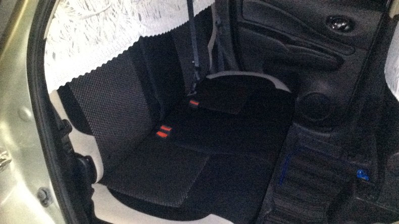 内装後方シート