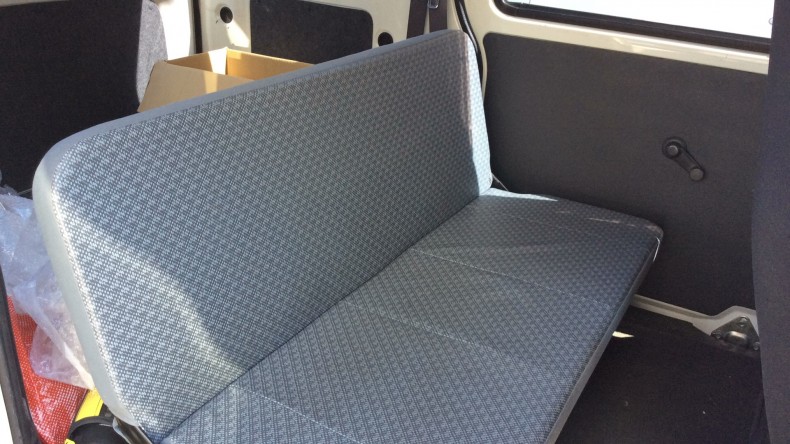 内装後方シート