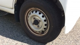 タイヤホイール前