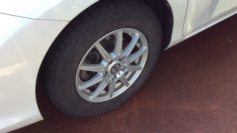 タイヤホイール前