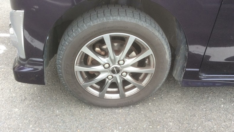 タイヤホイール前