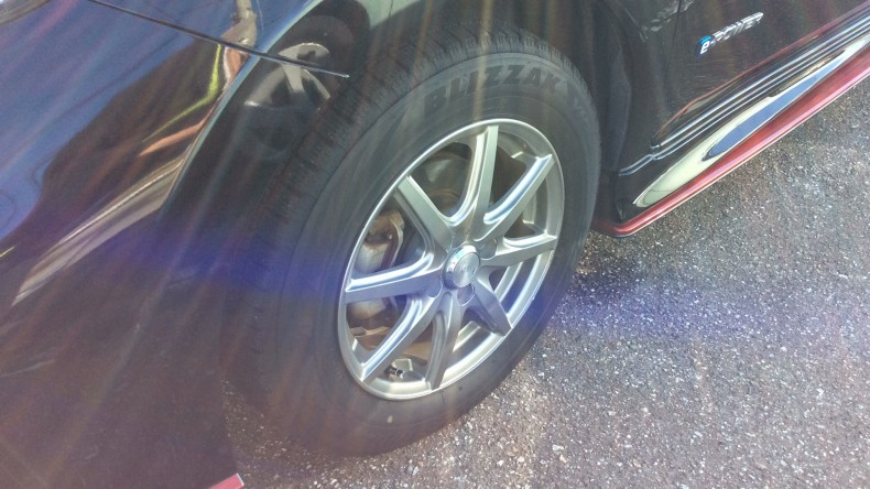 タイヤホイール前