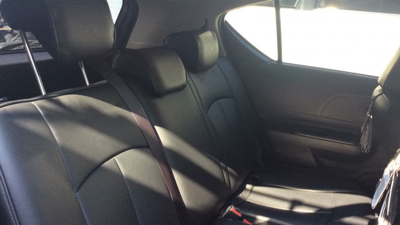 内装後方シート