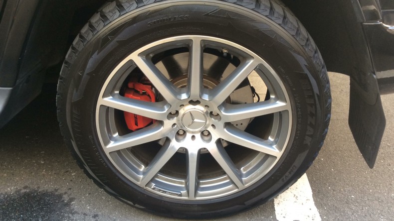 タイヤホイール前