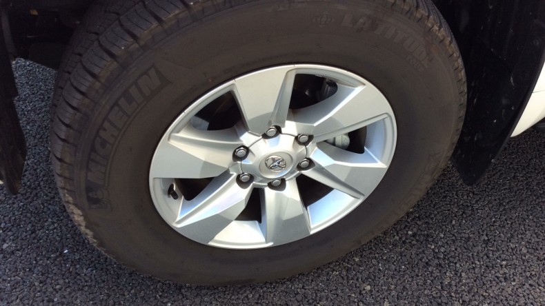 タイヤホイール前