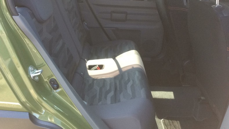 内装後方シート