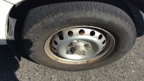 タイヤホイール前