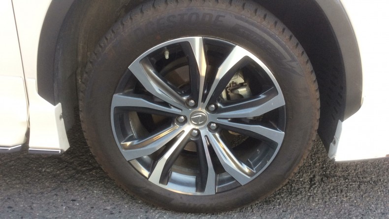 タイヤホイール前