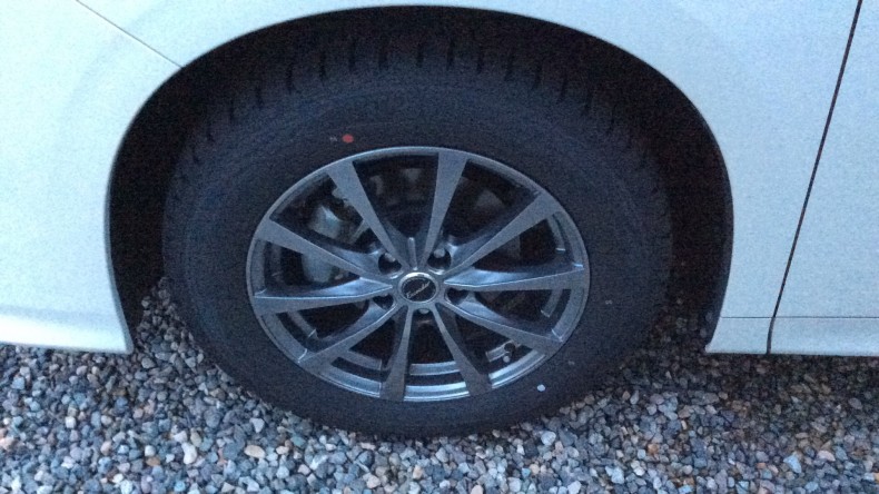 タイヤホイール前