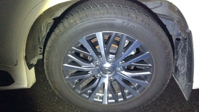 タイヤホイール前