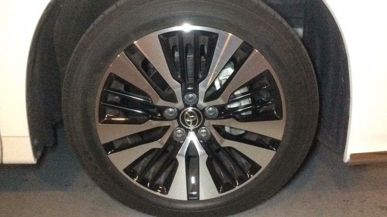 タイヤホイール前