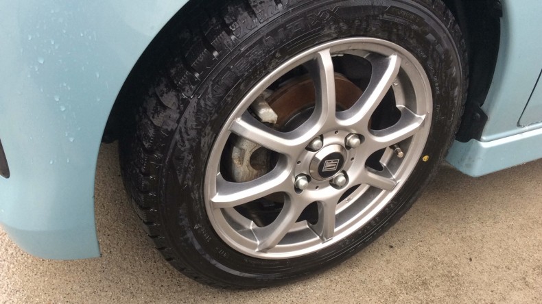 タイヤホイール前