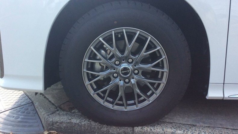 タイヤホイール前