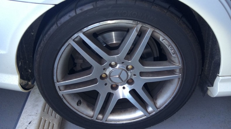 タイヤホイール前