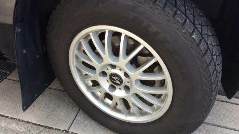 タイヤホイール前