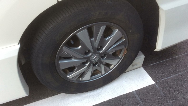 タイヤホイール前