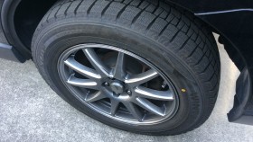 タイヤホイール前