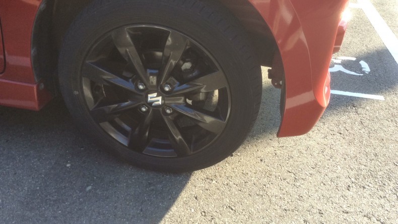 タイヤホイール前