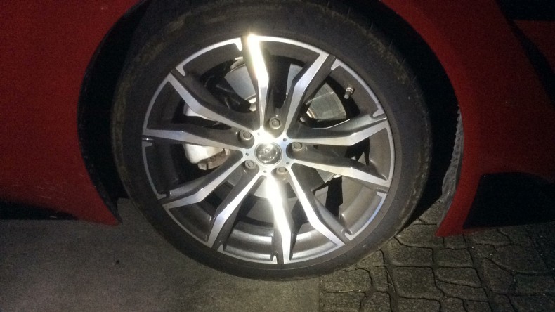 タイヤホイール前