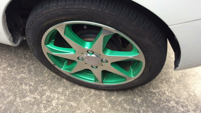 タイヤホイール前