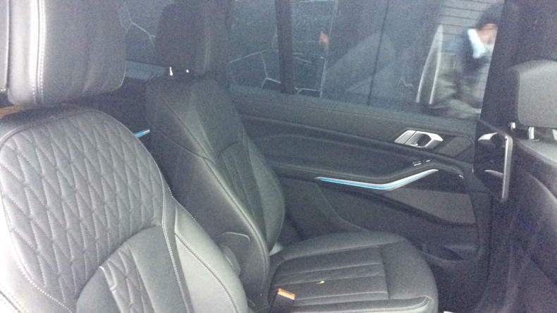 内装後方シート