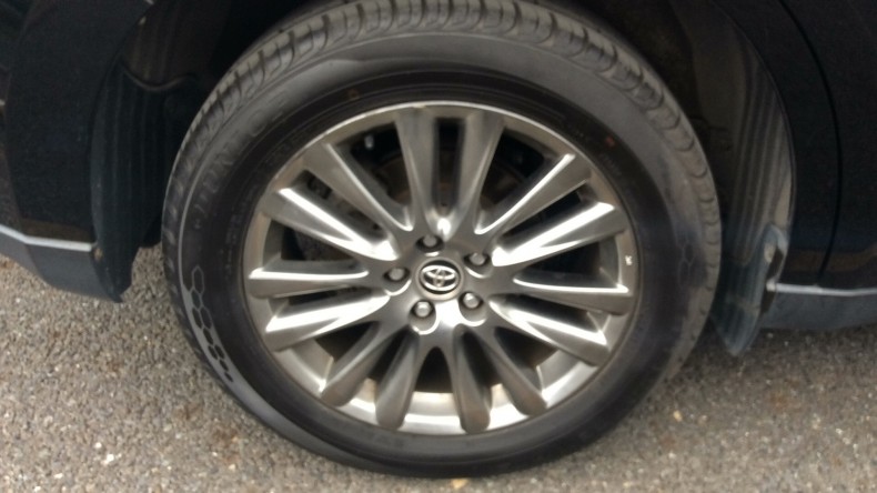 タイヤホイール前