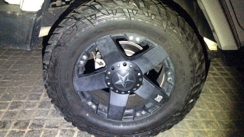 タイヤホイール前