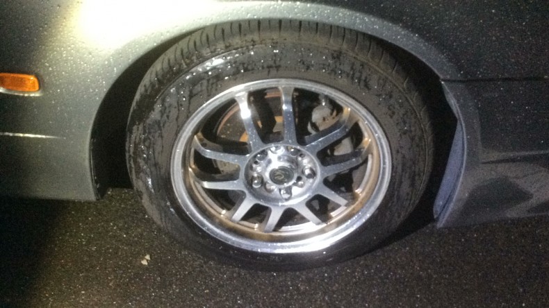 タイヤホイール前