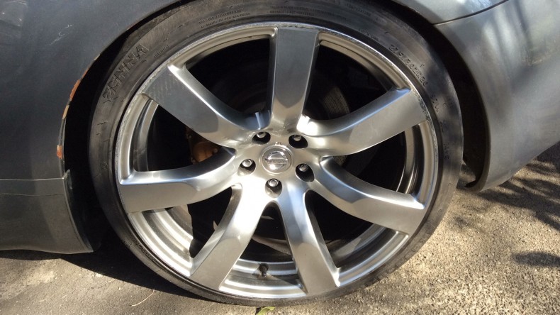 タイヤホイール前