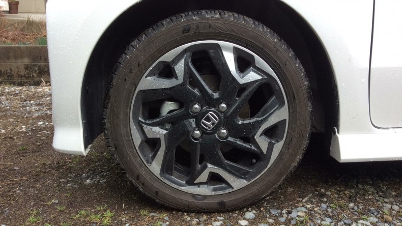 タイヤホイール前