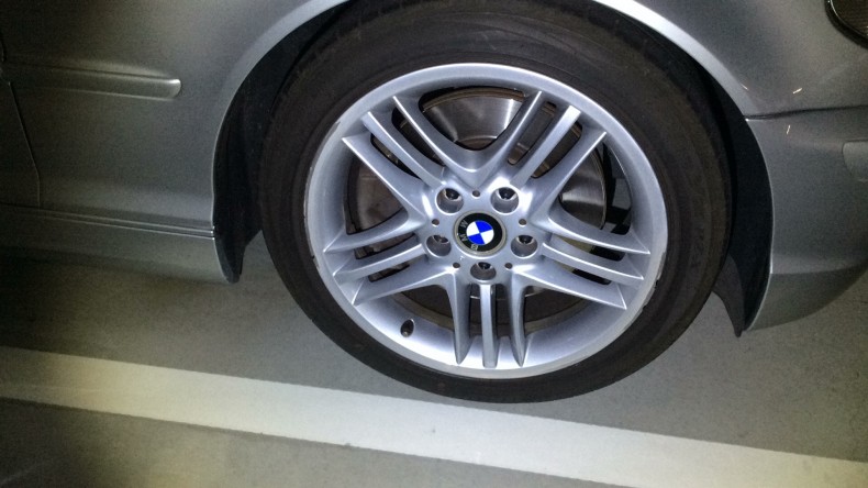 タイヤホイール前