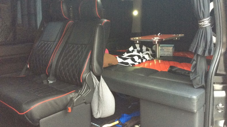 内装後方シート