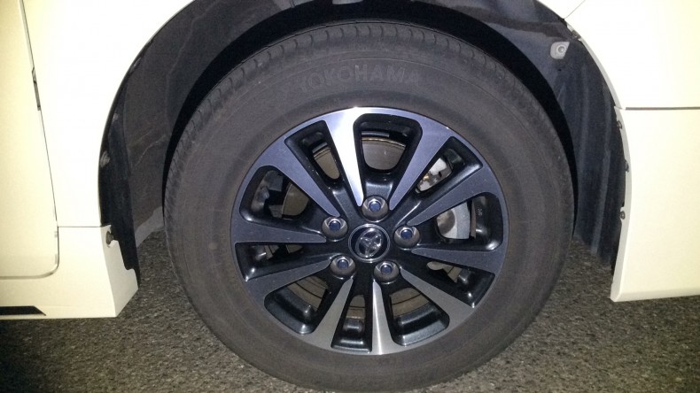 タイヤホイール前